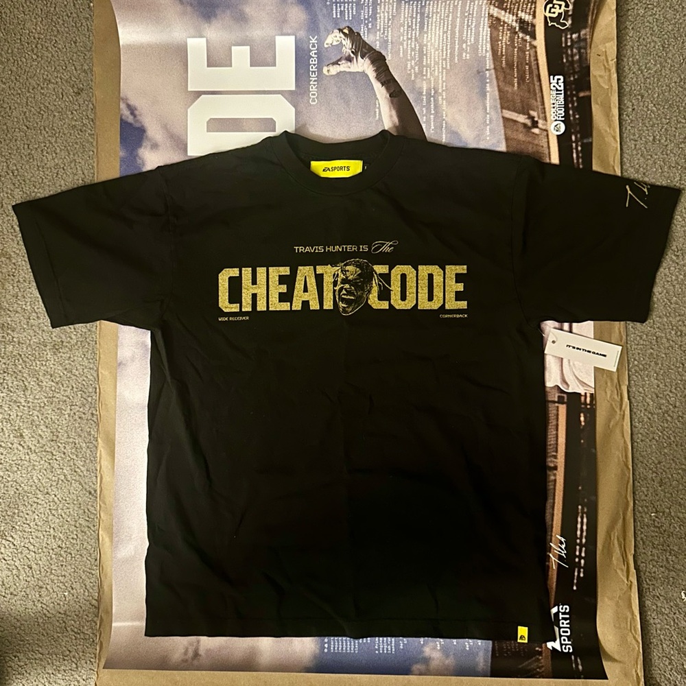 “CHEAT CODE”: TRAVIS HUNTER T-Shirt w/ Poster!! Size L LE#1204/1212
